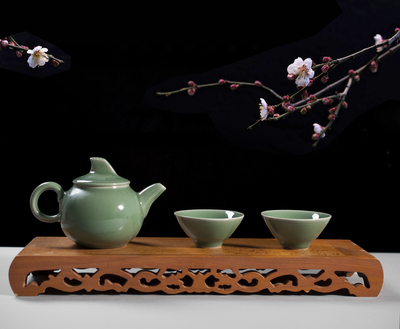 丽星邮轮携手龙泉青瓷大师陈华推出联名限量款&ldquo;丽星&rdquo;茶具